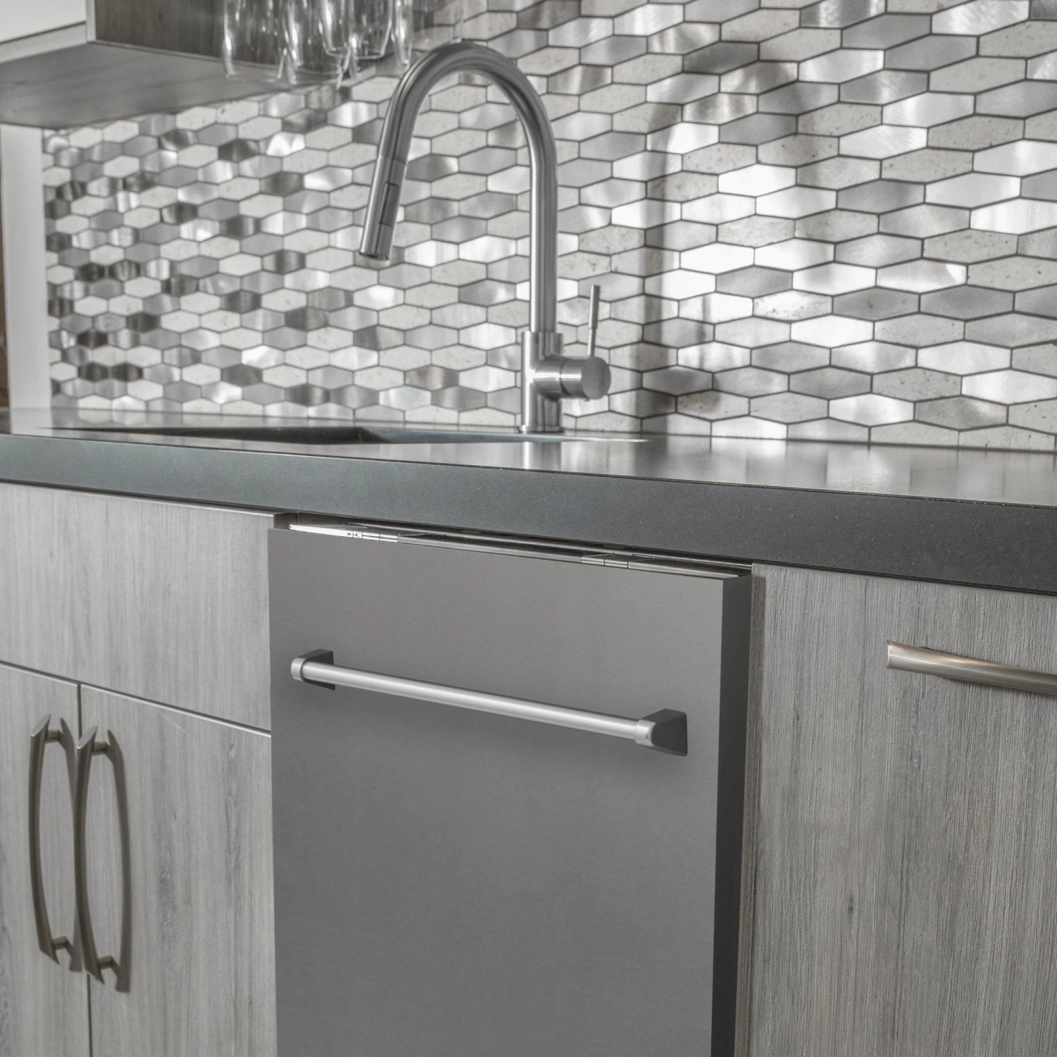 ZLINE 24 In. Top Control Dishwasher 120-Volt With Stainless Steel Tub And Traditional Style Handle 22 ZLINE 24 In. Top Control Dishwasher 120-Volt With Stainless Steel Tub And Traditional Style Handle - Image 20