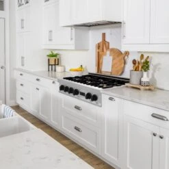 ZLINE Autograph Edition 36" Porcelain Rangetop With 6 Gas Burners In DuraSnow® Stainless Steel And Matte Black Accents (RTSZ-36-MB) -Home And Outdoor zline professional durasnow gas rangetop RTSZ 36 MB lifestyle 3 bbbc71f3 4237 4103 9295 2676cd87539a